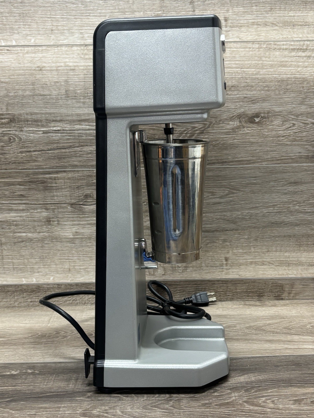 Waring Commercial Heavy-Duty Single-Spindle 1 HP Drink Mixer w Timer WDM120TX