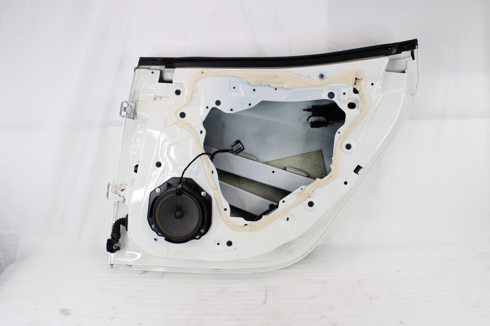 🚀 2014-2017 MASERATI GHIBLI REAR PASSENGER SIDE EXTERIOR DOOR SHELL BIANCO