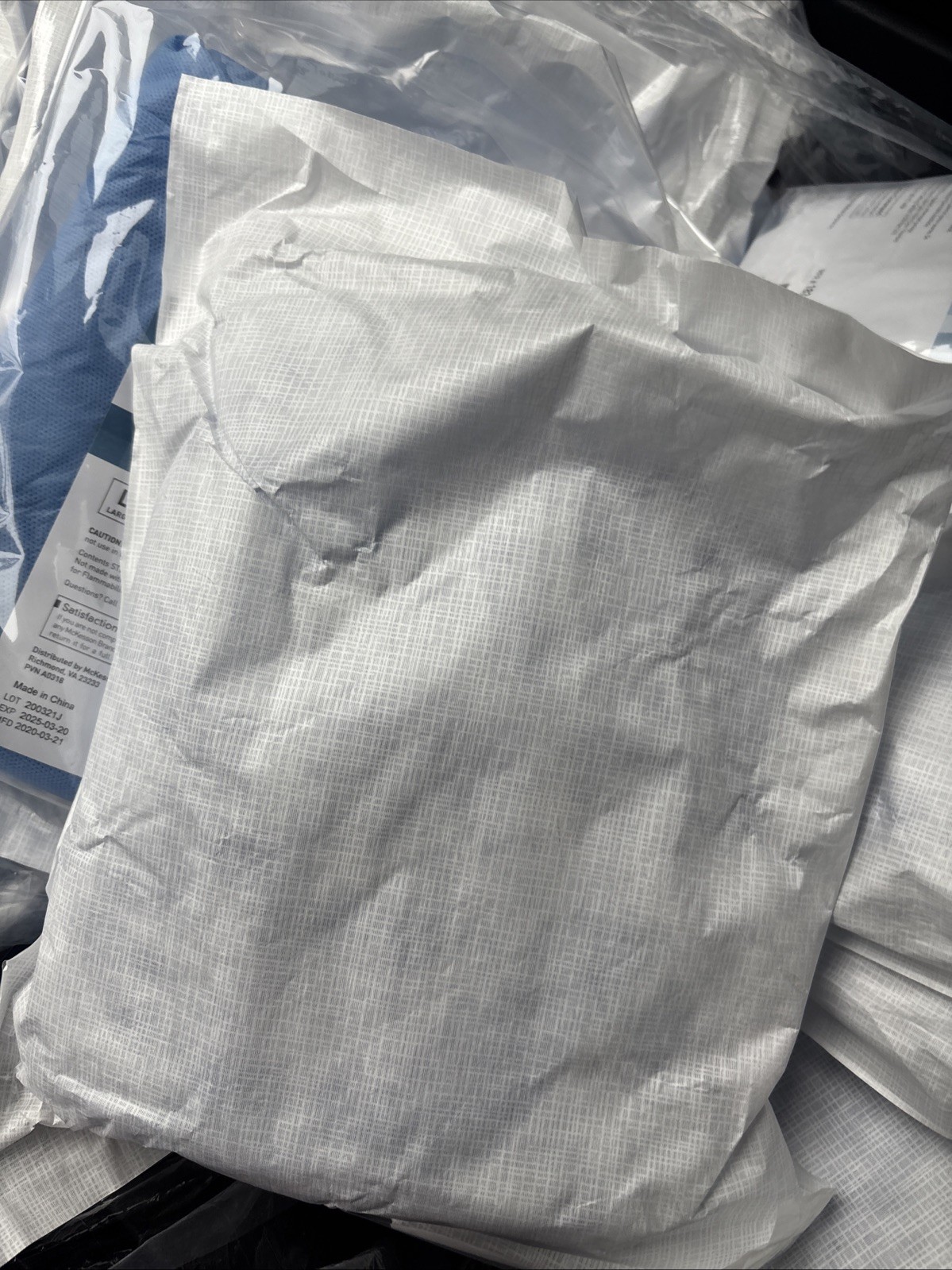 MCKESSON SURGICAL GOWN REINFORCED NON WOVEN LARGE 50 L #183-I90-8020-S1 Exp.2025