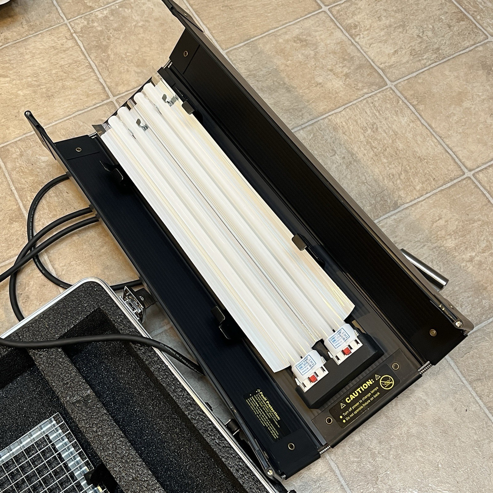 Kino Flo Diva-Lite 201 Fluorescent Light w/ Case, Gel Frame & Bulbs Tested