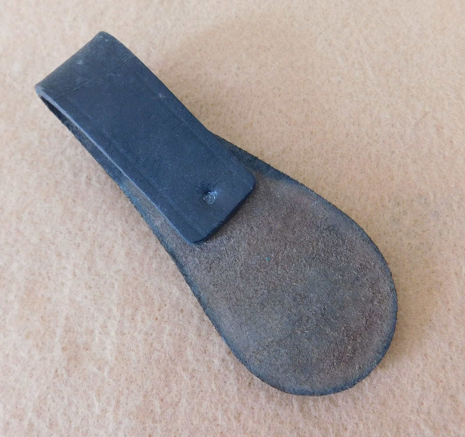 ORIGINAL WWII GERMAN LUFTWAFFE DAGGER TEAR DROP BELT HANGER