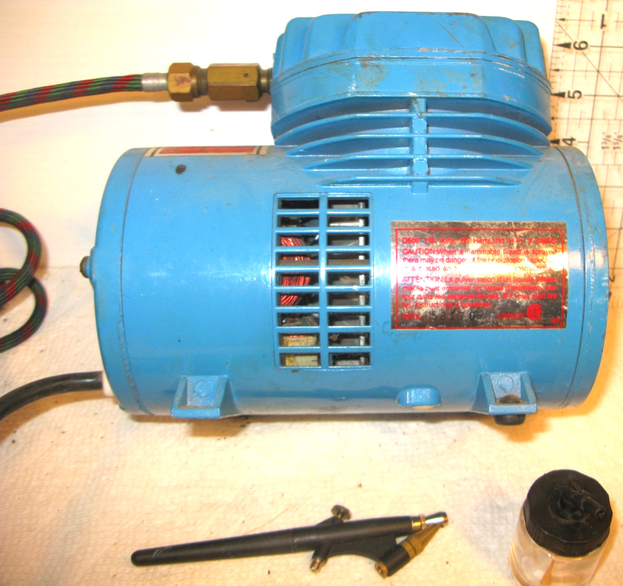 Paasche D500 Diaphragm Air Compressor 115V, 60Hz, 1/10 HP, 3 AMP w/ Air Brush