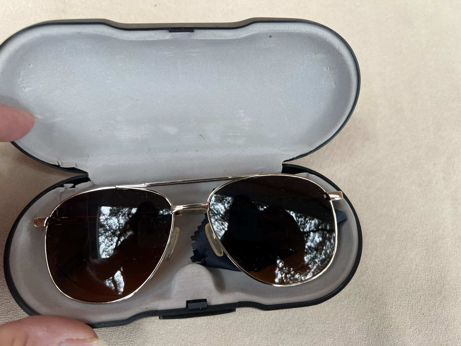 MG Golf Sunglasses Master Grip Aviator - Gold - Black w Clamshell Case Men’s