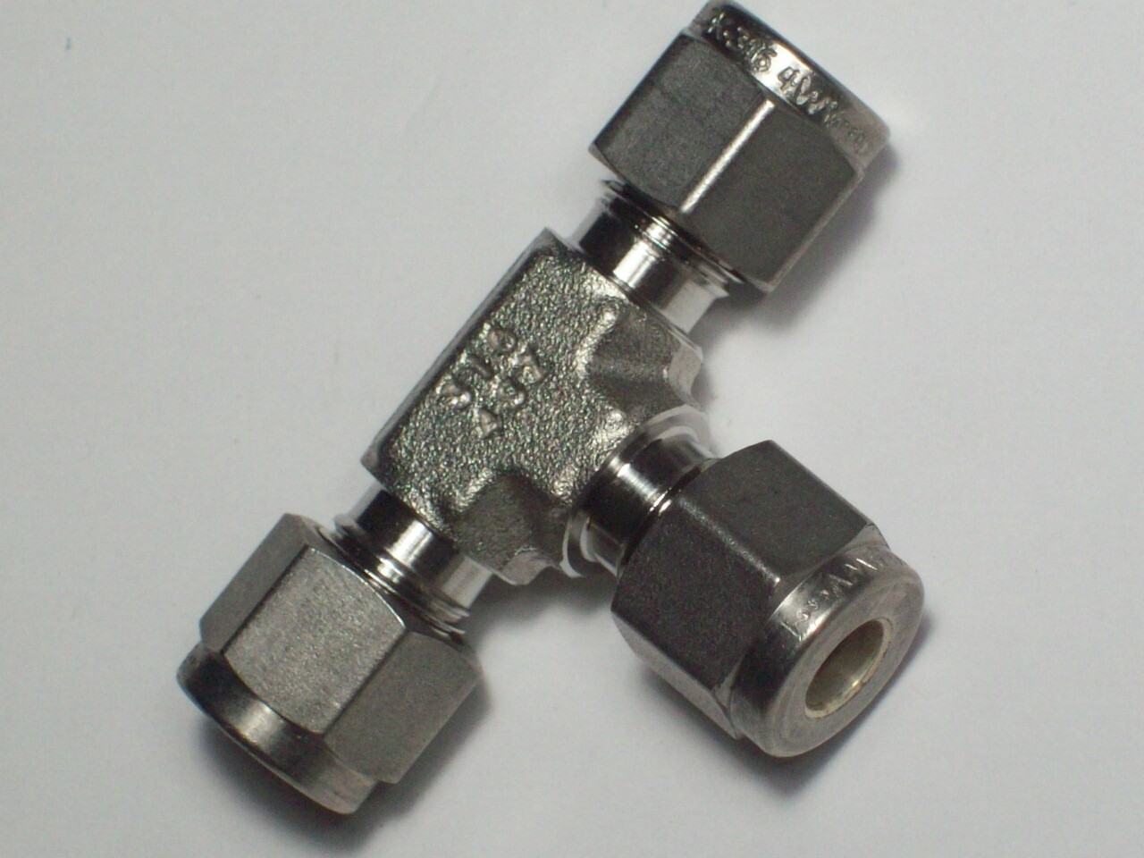 1 - Swagelok Stainless Steel Tee Union Fitting, 1/4" OD Tube, SS-400-3