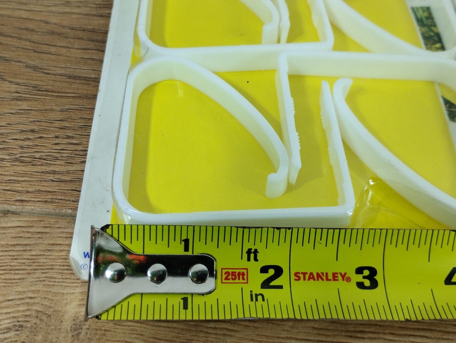 NEW WEVOLITE TABLECLOTH CLAMPS VINTAGE 80s Camping Pack of 4