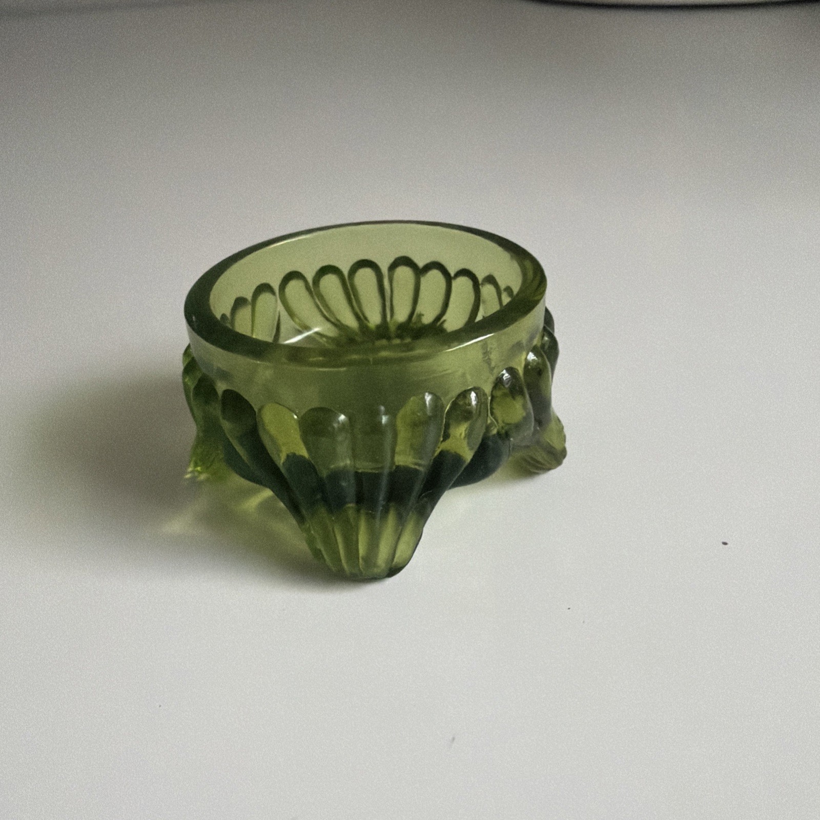 Vintage Olive Green Glass Open Salt Dip Cellar Dish Trinket Ring 1.5" Wide Bowl