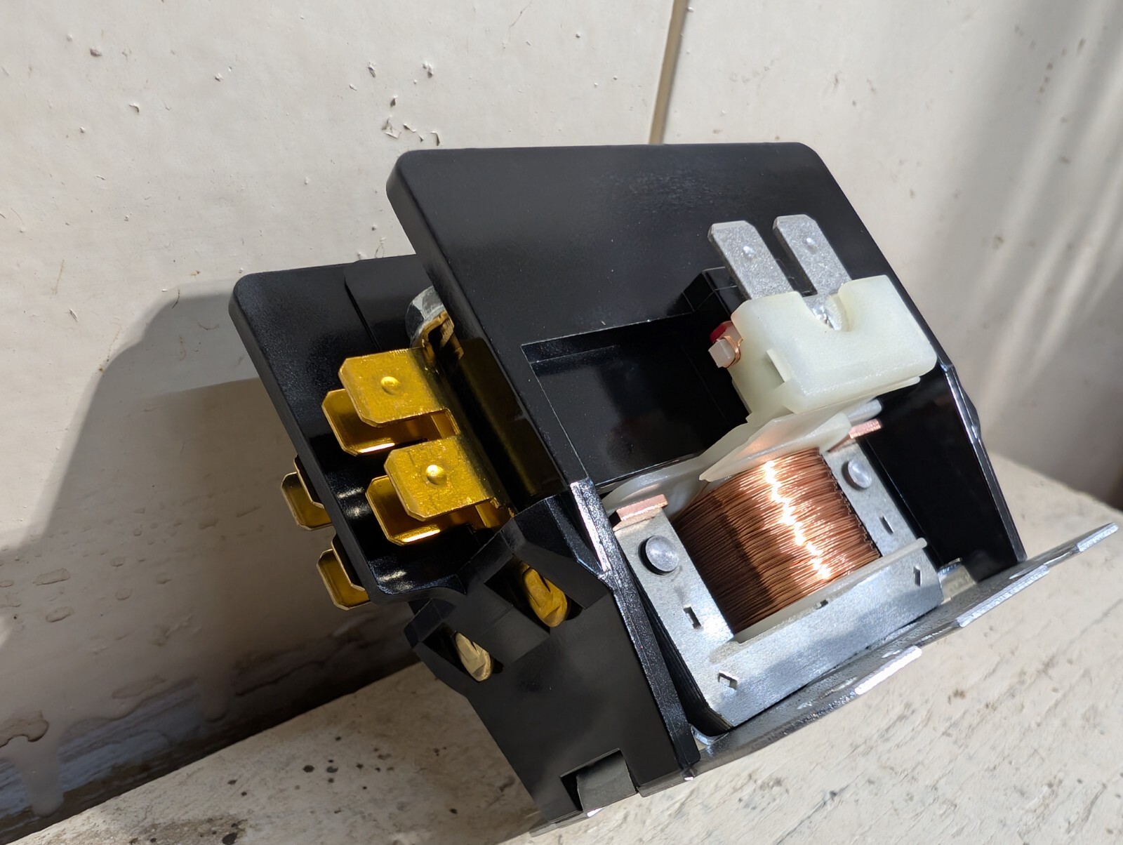 Carrier HN52KC024 Contactor Black 600 Volt 30 Amp 2-Pole Coil 24VAC 50/60Hz