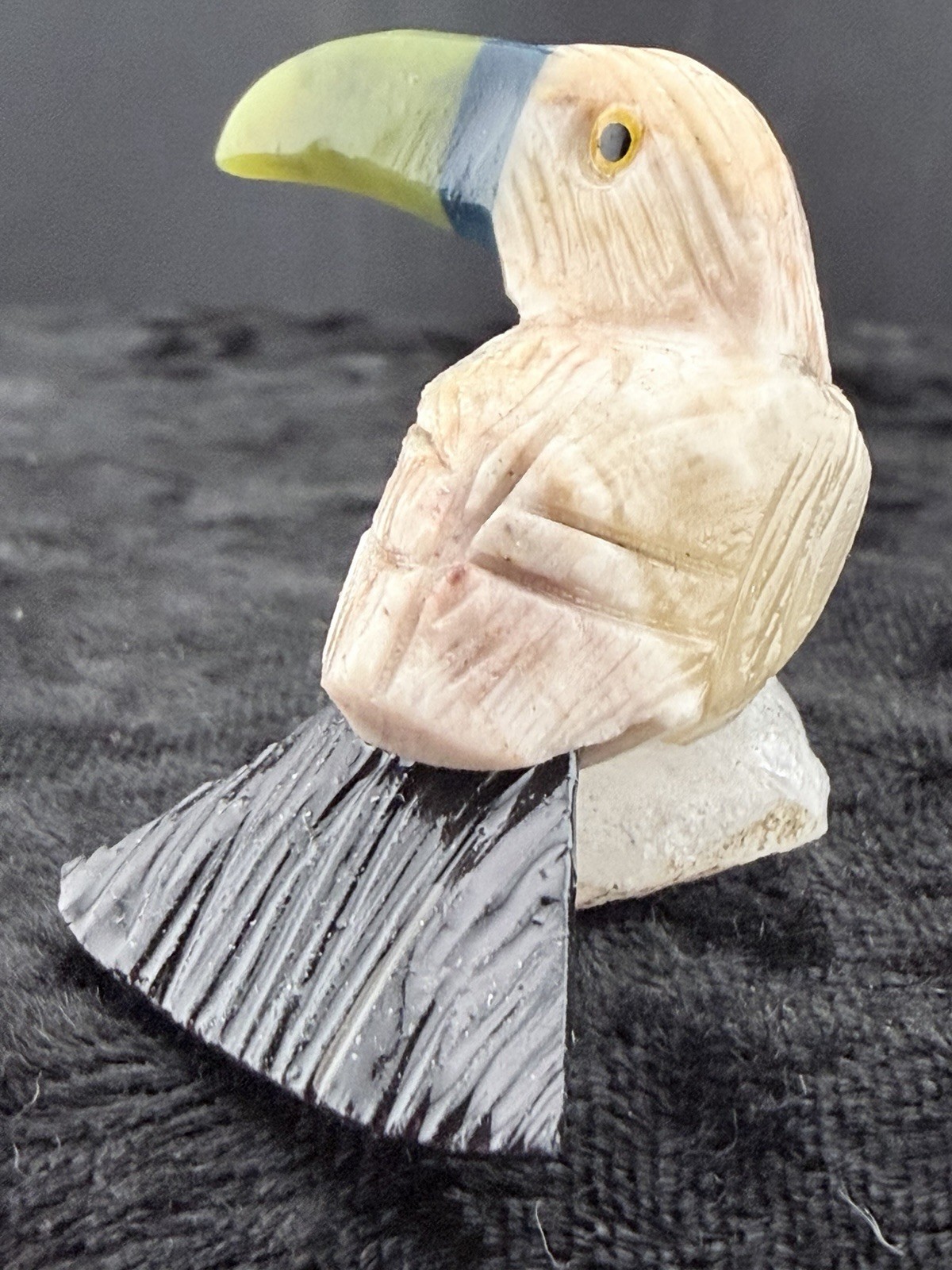 Gemstone Bird Sculpture on Mineral Base. 22 g. 39x34x33 mm