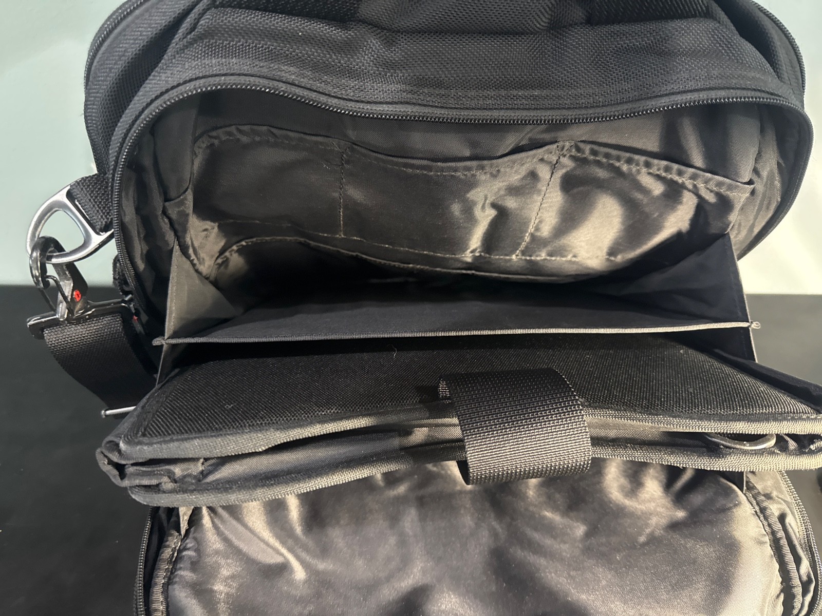 Victorinox SwissArmy Vertical Deluxe Travel Companion 3 Way Carry Crossbody Blk