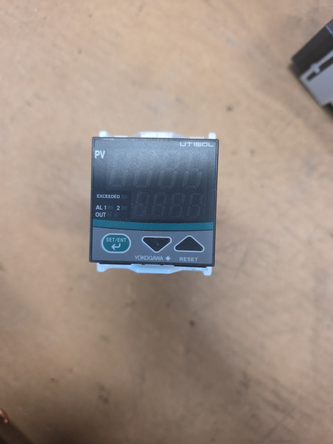 Yokogawa UT150-RN Temperature Controller