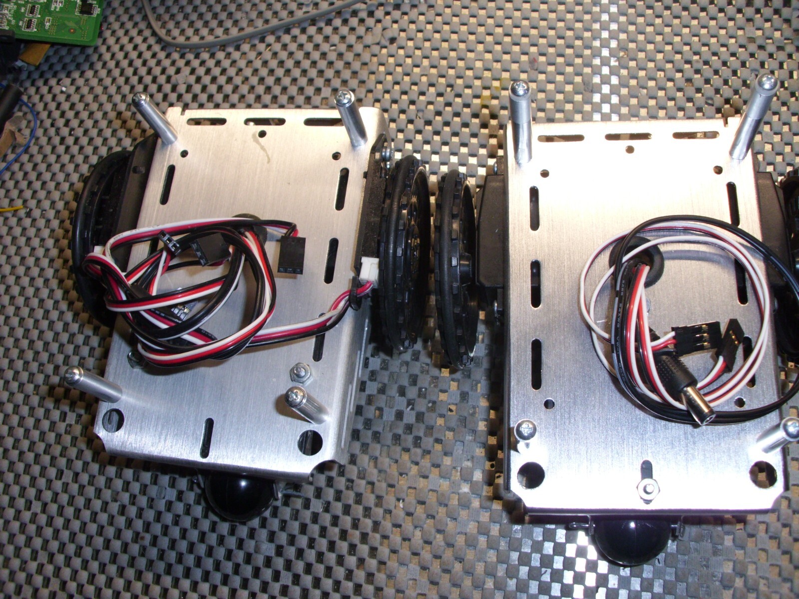 Robot car Chasis Boe Bot, with servos(parallax) and battery holder (One Piece)