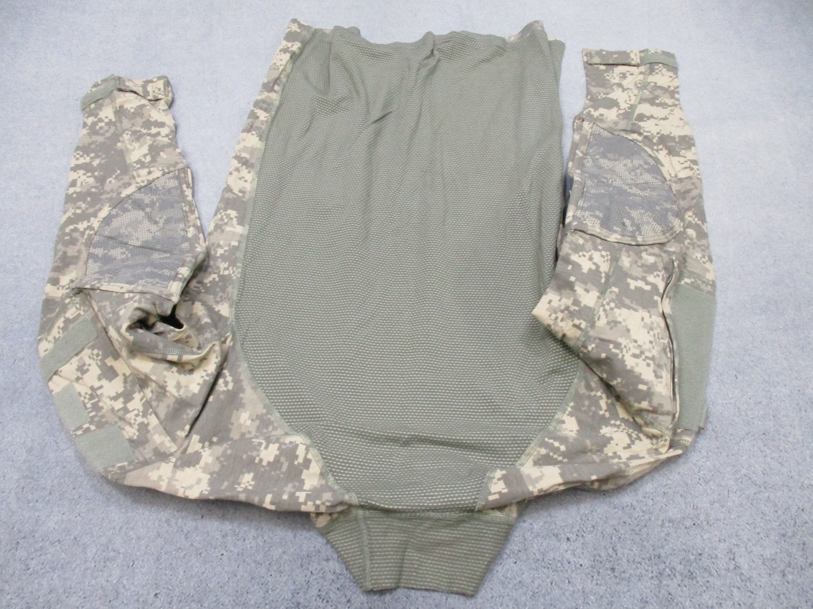 Massif Army Combat Shirt Medium ACU Digital FR US Army Issue