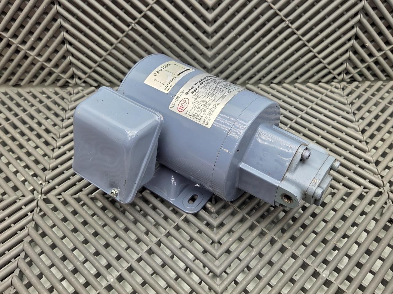 Nippon TOP-1ME100-11MA Trochoid Pump / 3-Phase Induction Motor / EELQ-8T
