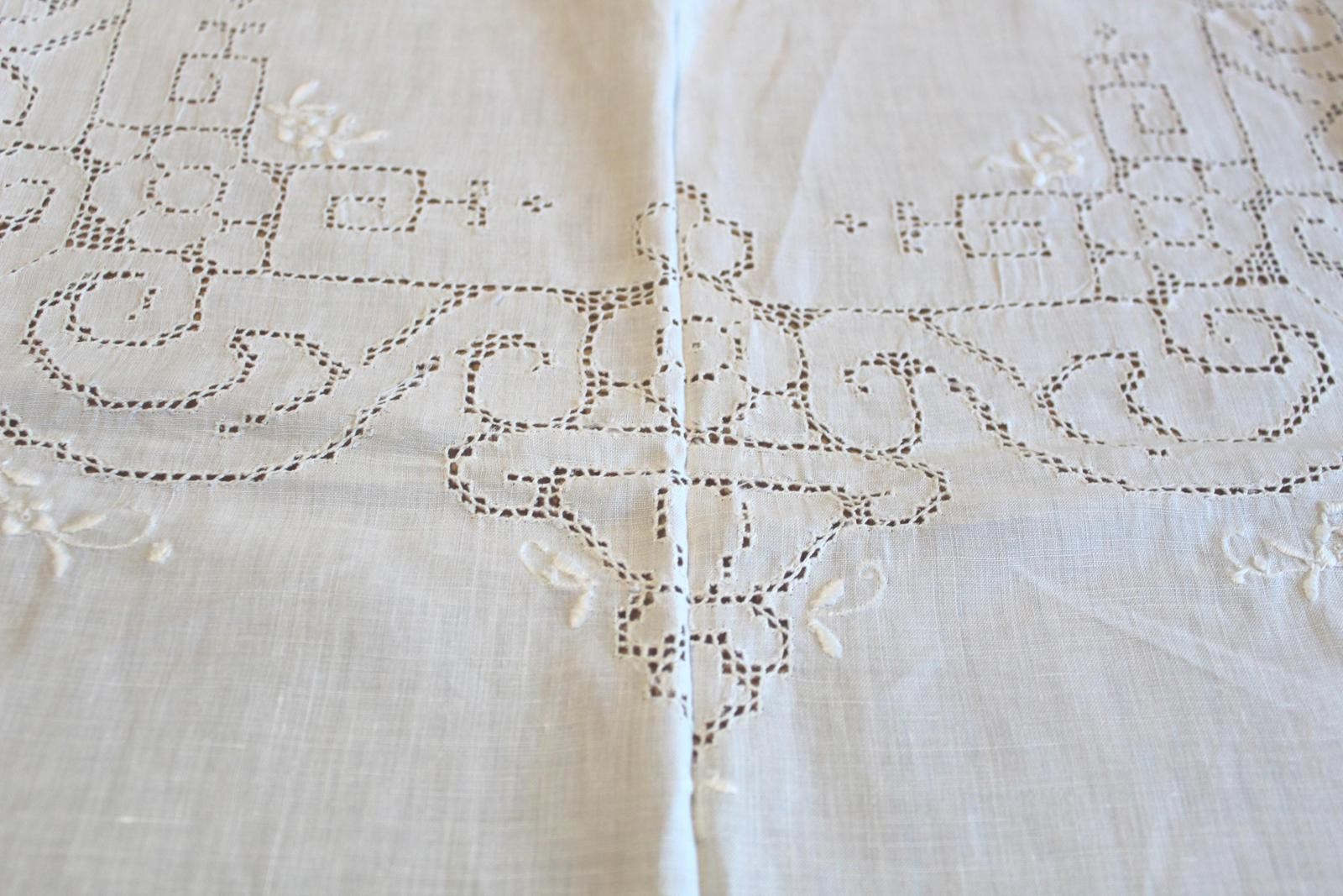 Irish Linen Tablecloth Drawnwork Embroidery