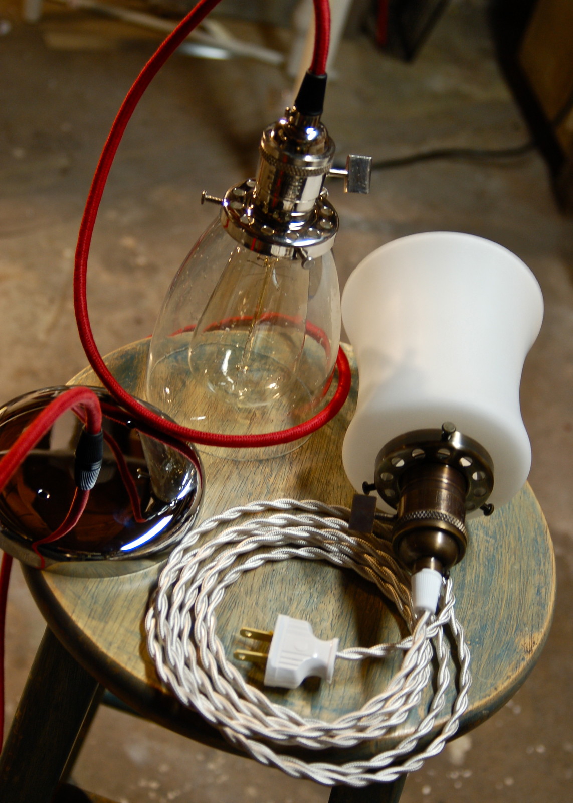 2-1/4" Fitter - Uno Threaded Shade Holder, Stamped Brass - Socket Sold Separate