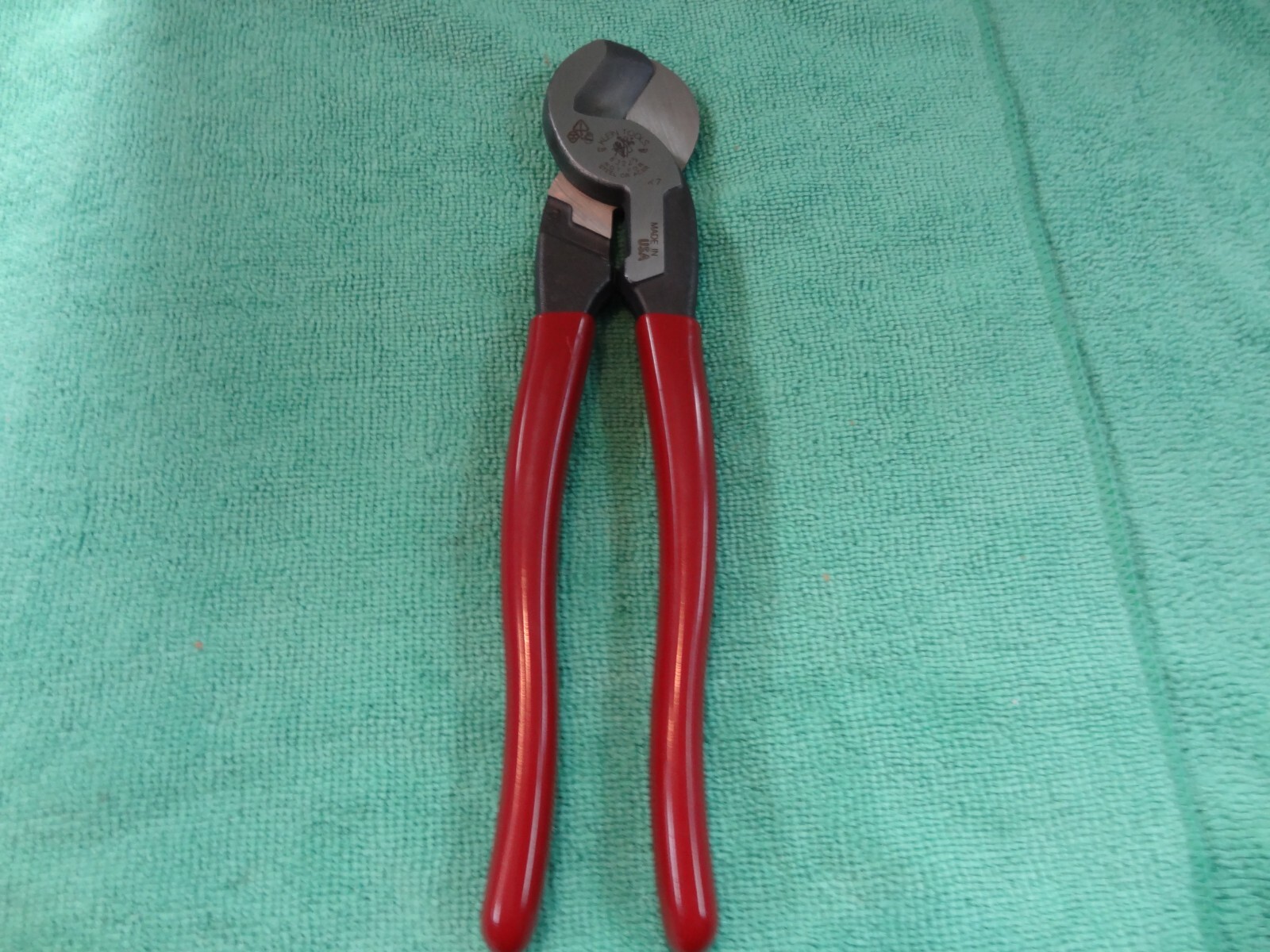 KLEIN TOOLS 9" HIGH-LEVERAGE CABLE CUTTER - 63225 - MADE IN USA