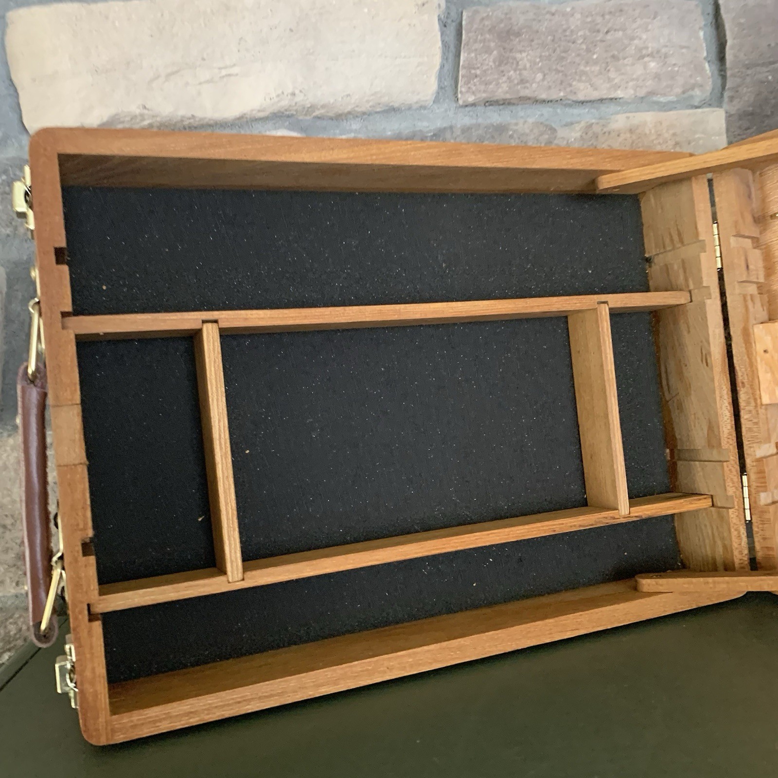 Soho Wooden Tabletop Easel Lightweight Foldable Artist Tool