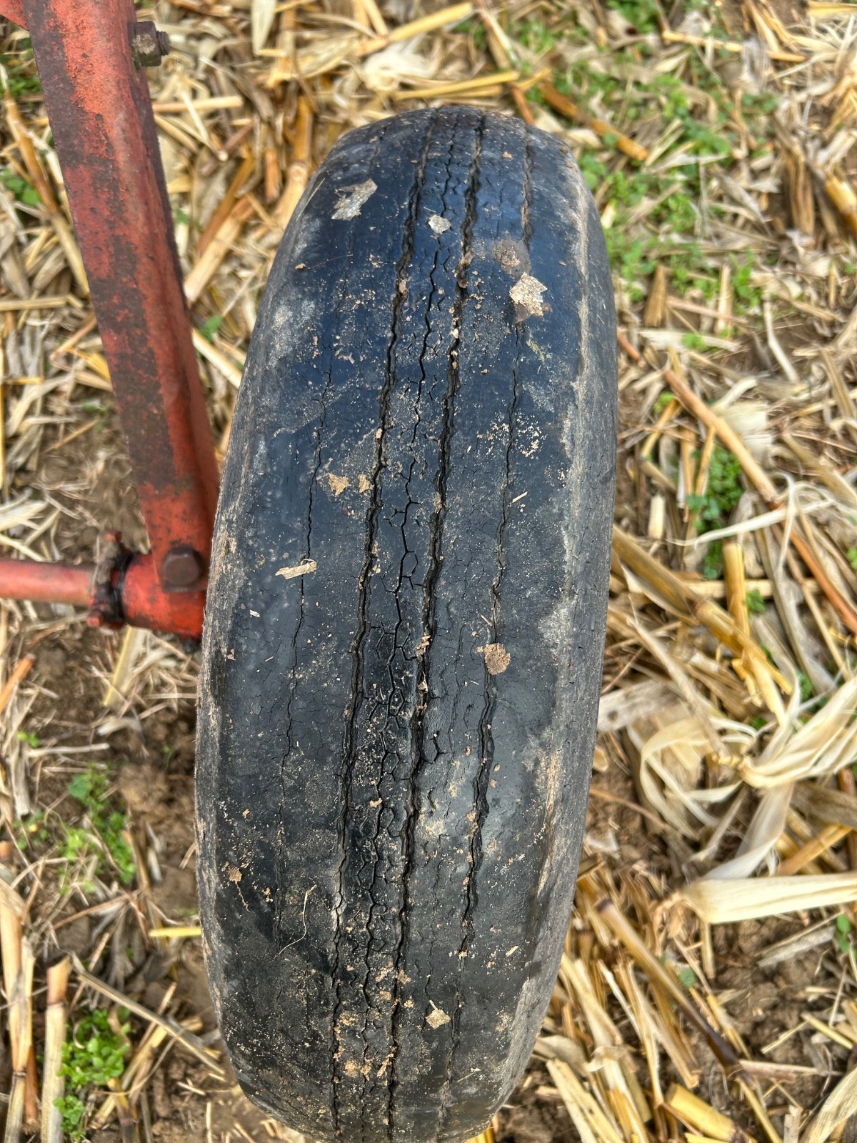 Avco 126 bar rake in working condition