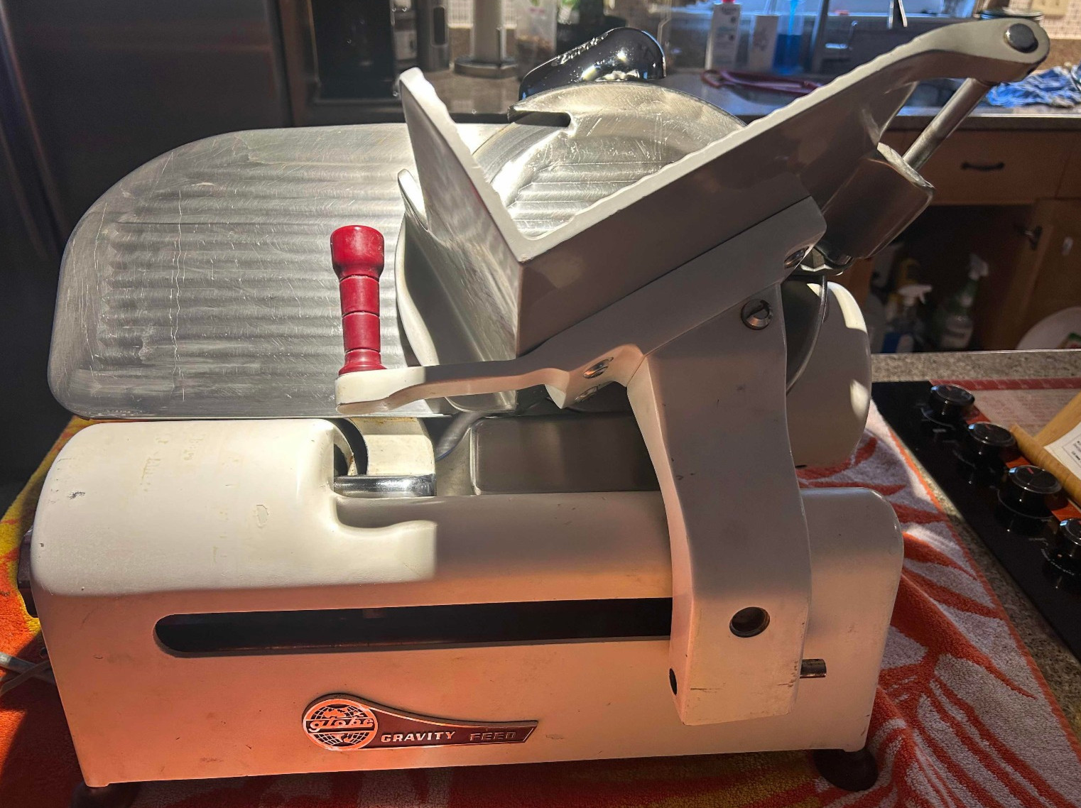 Globe C1620 Commercial Meat Slicer w. Built-in Sharpener