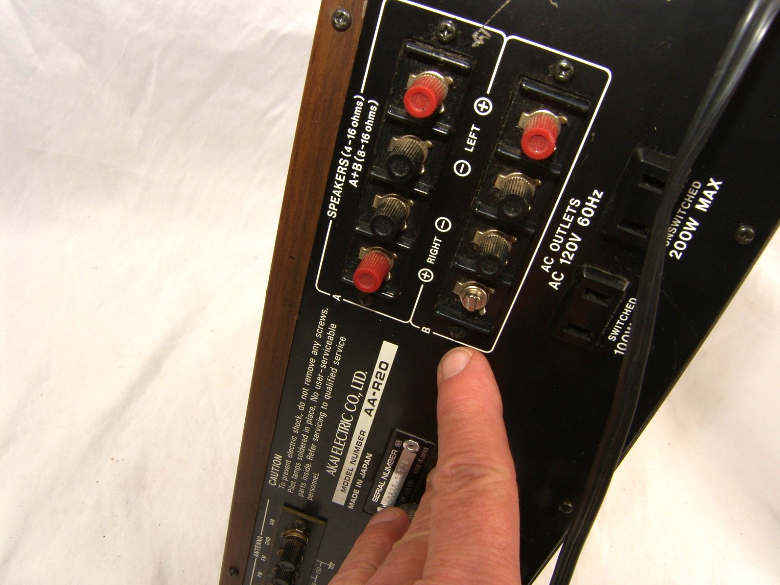 Akai AA-R20 AM/FM Stereo Receiver 26 Watts (Circa 1980) Silver Face Works Tested