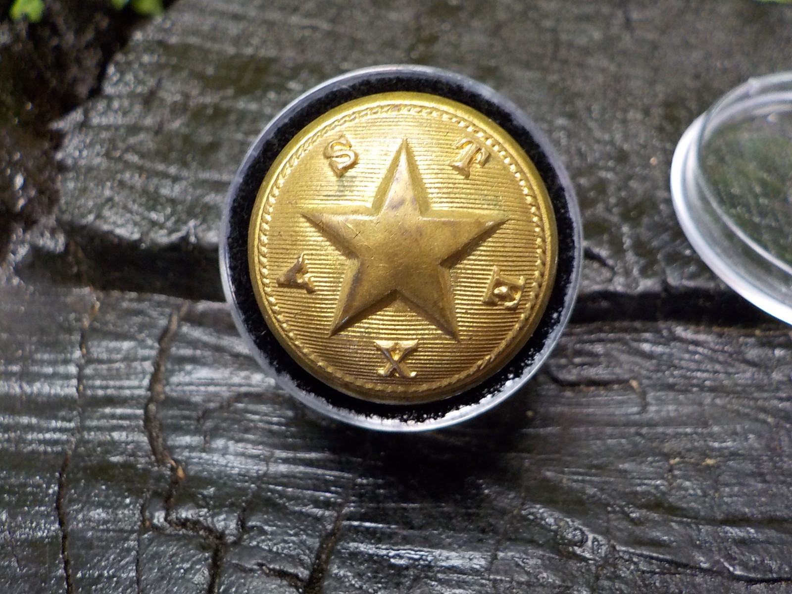 Old Rare Vintage Antique War Relic Texas Coat Button Free Display Case