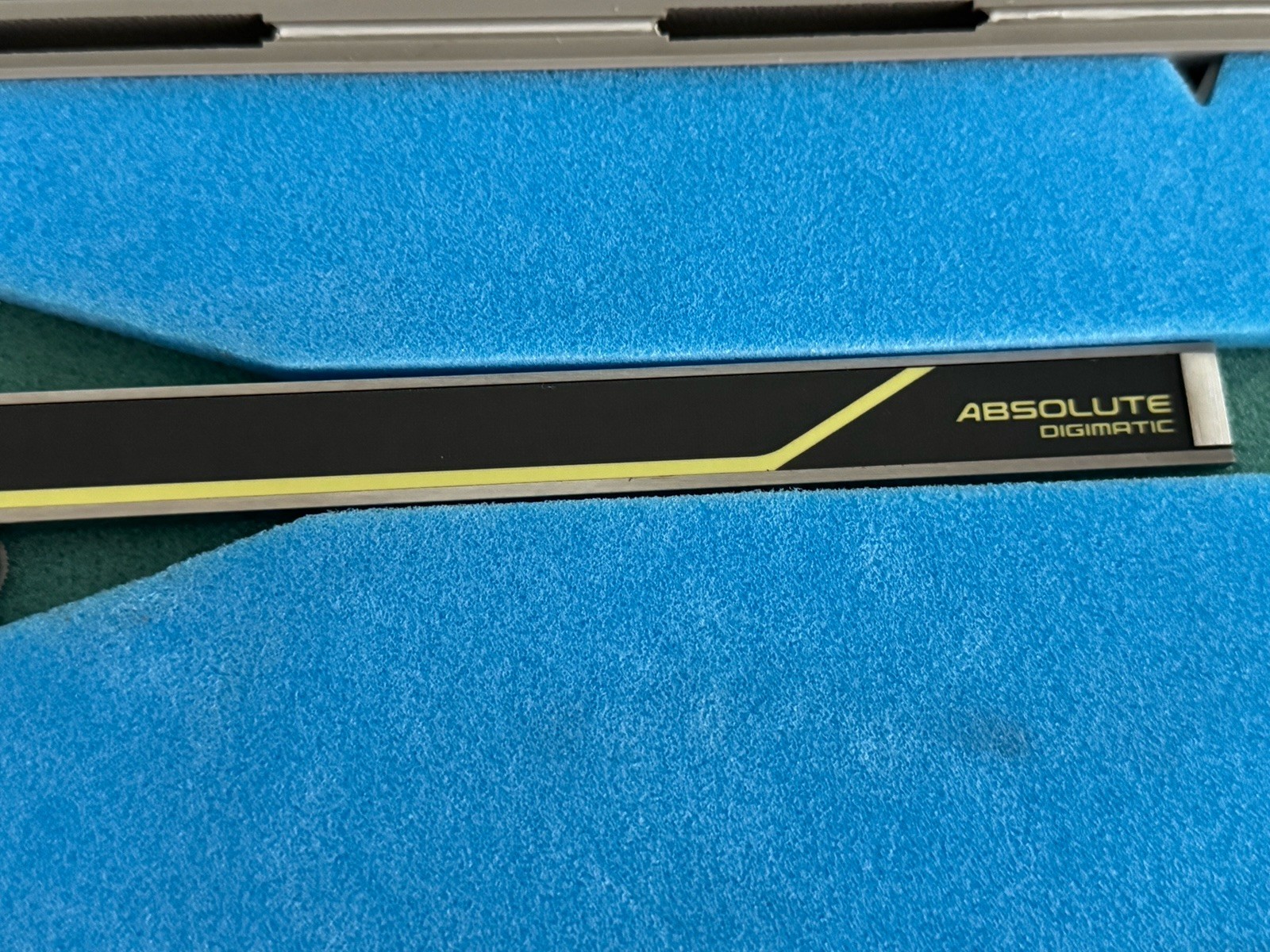 Mitutoyo 573-205-10 Offset Centerline ABS Digimatic Caliper 0.4–6” w/ Case Japan