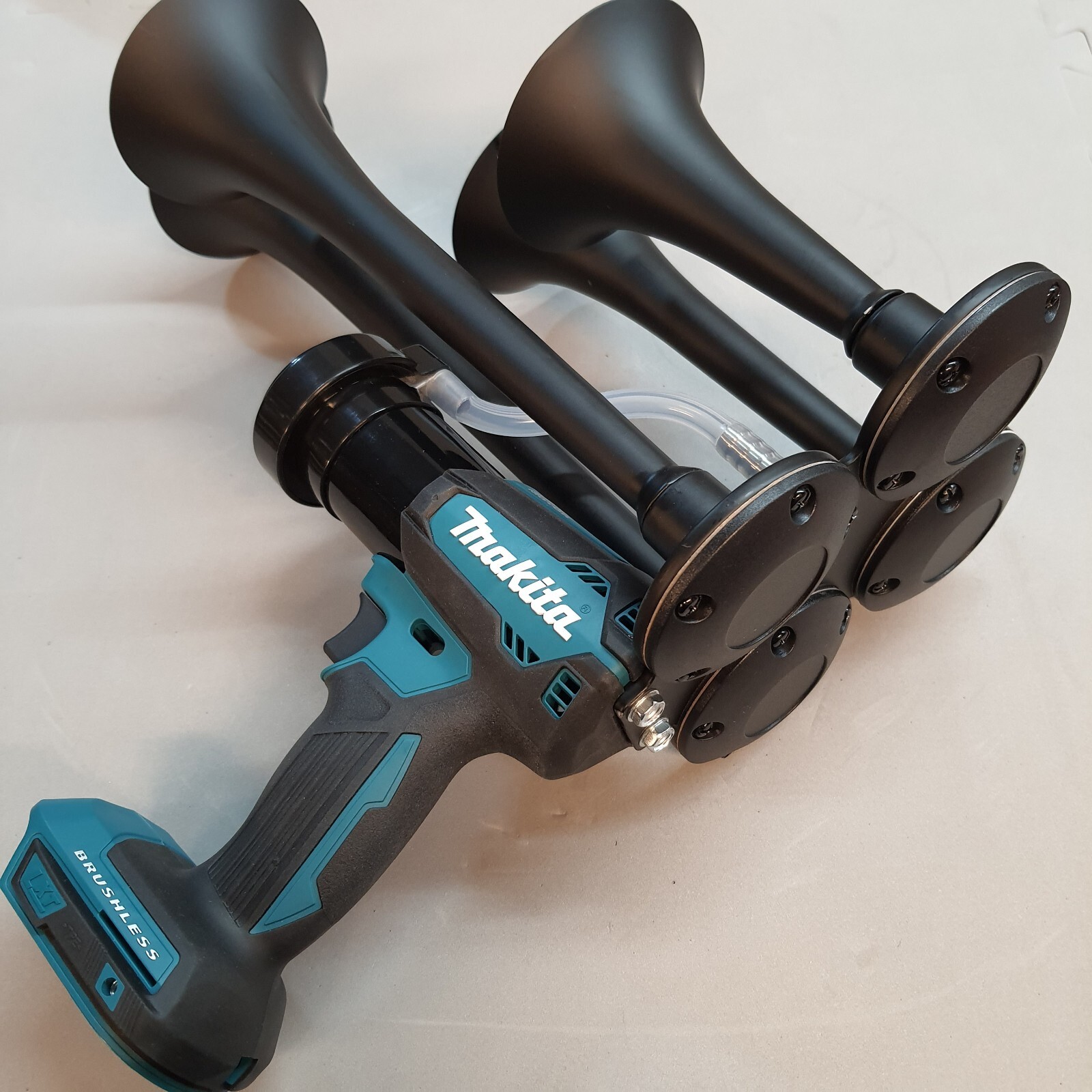 Makita 18 volt Quad Cordless Impact Drill Sports Boat Air Train Horn Compressor