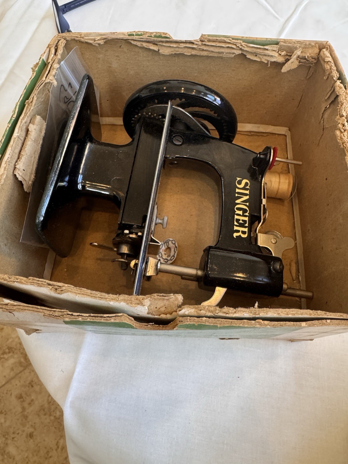 Singer Sewhandy Model 20 Child’s Sewing Machine with clamp & orig box