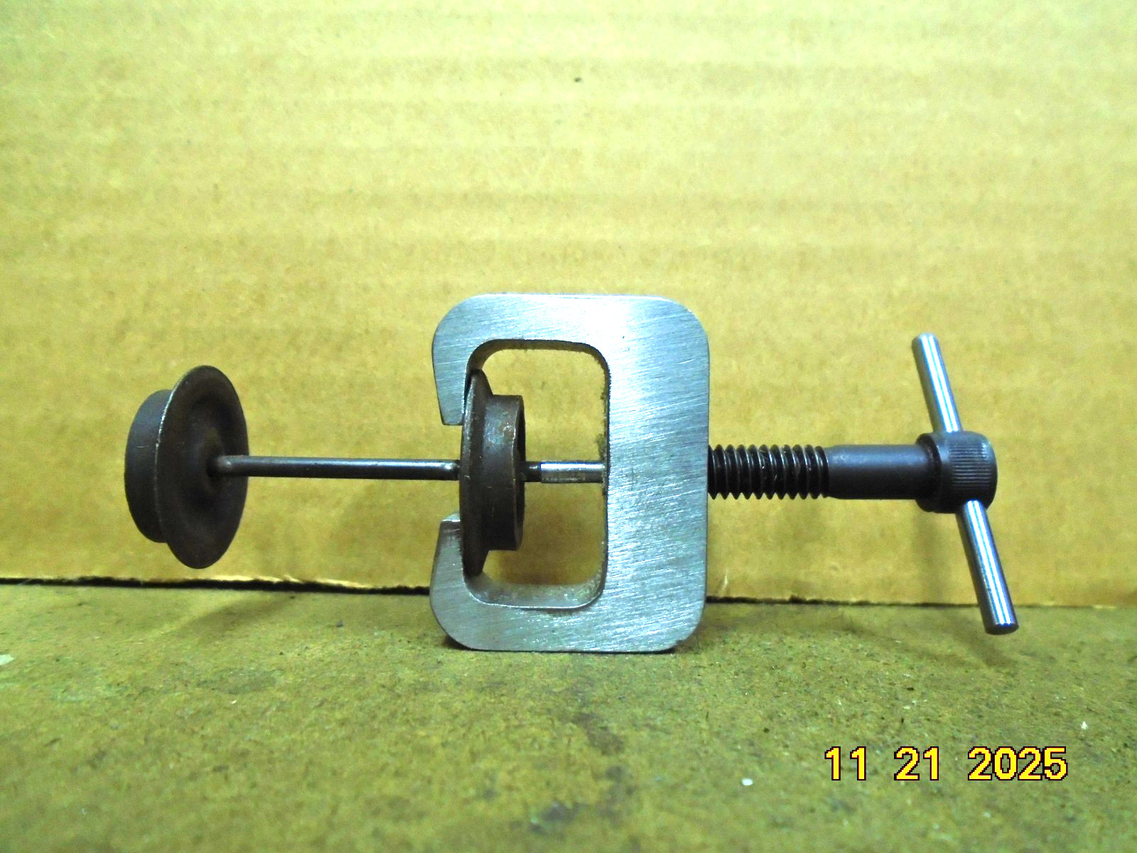 LIONEL SERVICE TOOL ST-311 SMALL WHEEL PULLER HARD STEEL MANY USES SEE PICTURES