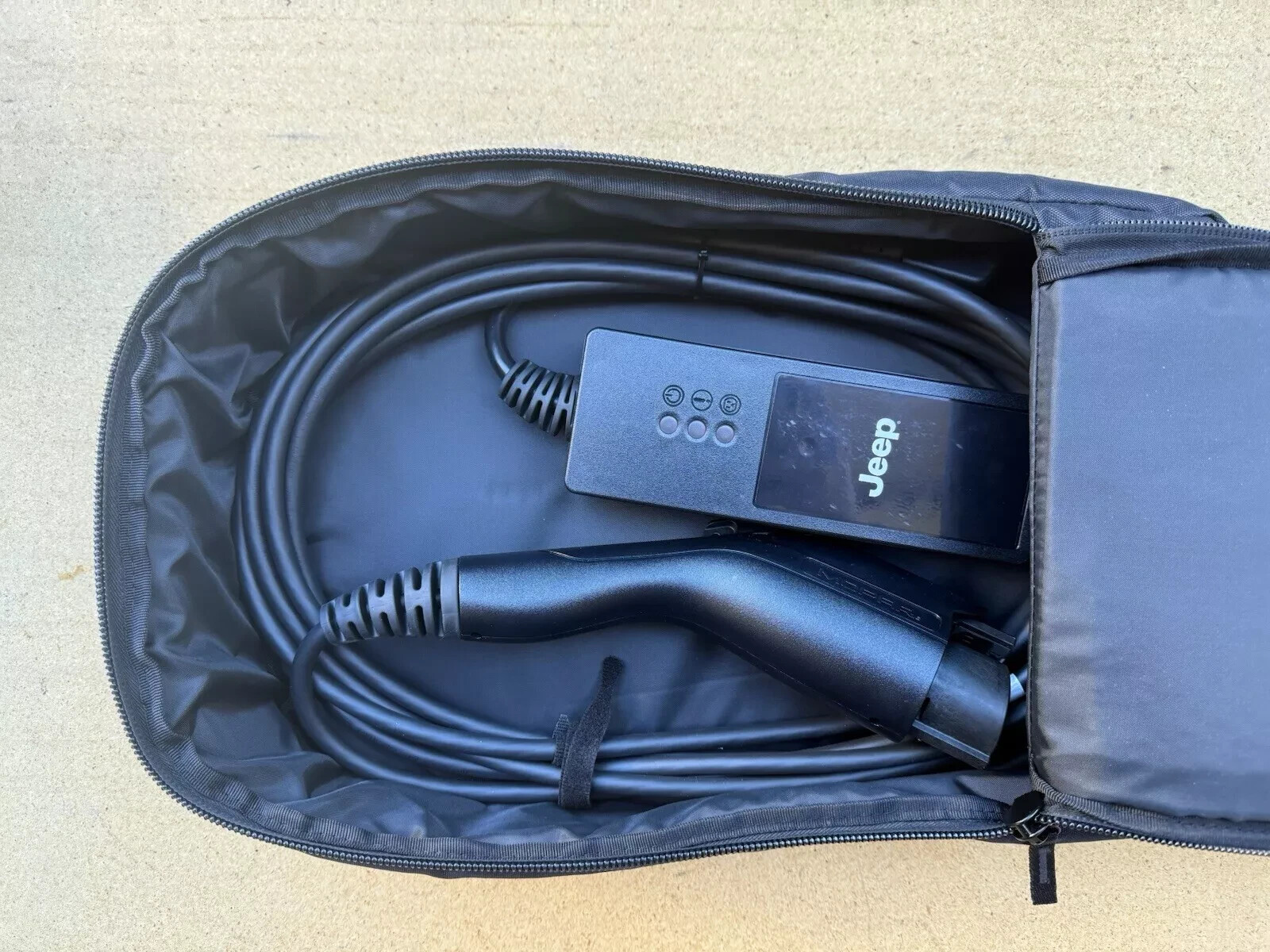 2023-2025 Jeep Wrangler 4Xe Level 1 EV Charger Cord Cable w/ Case 05185049AD OEM