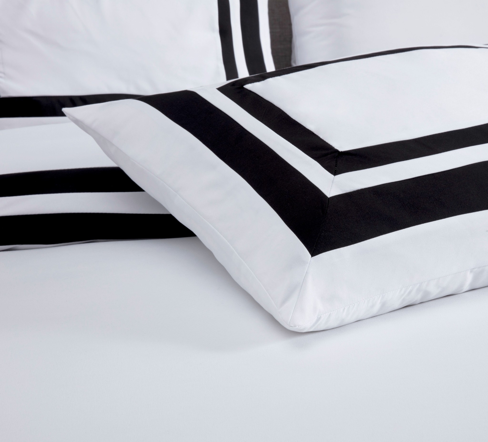 Chezmoi Collection 7-Piece Square Pattern Hotel Style Bed in a Bag Comforter Set