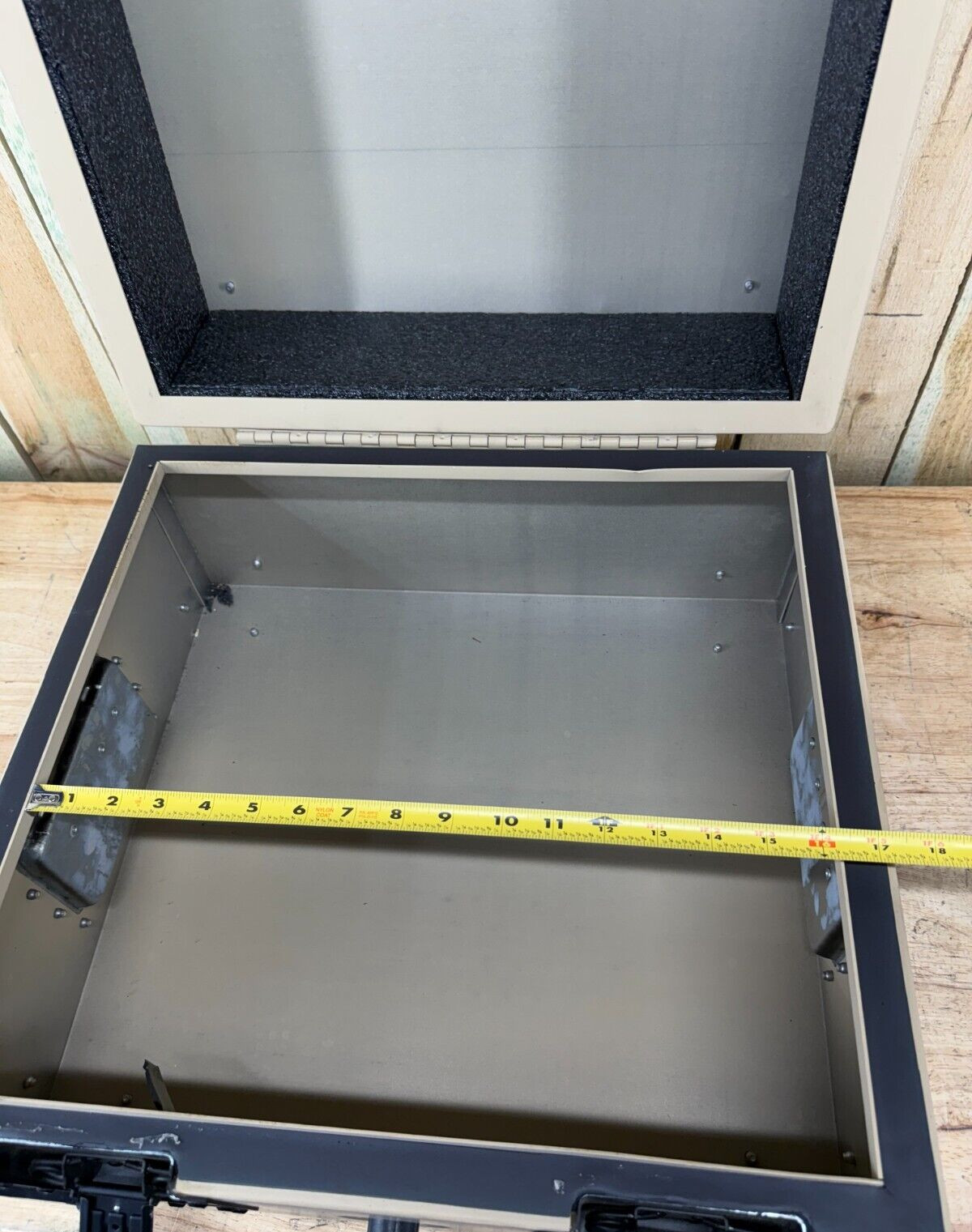 PSI Case 19x18x11" Metal Tan Military Waterproof Storage Container Hardigg