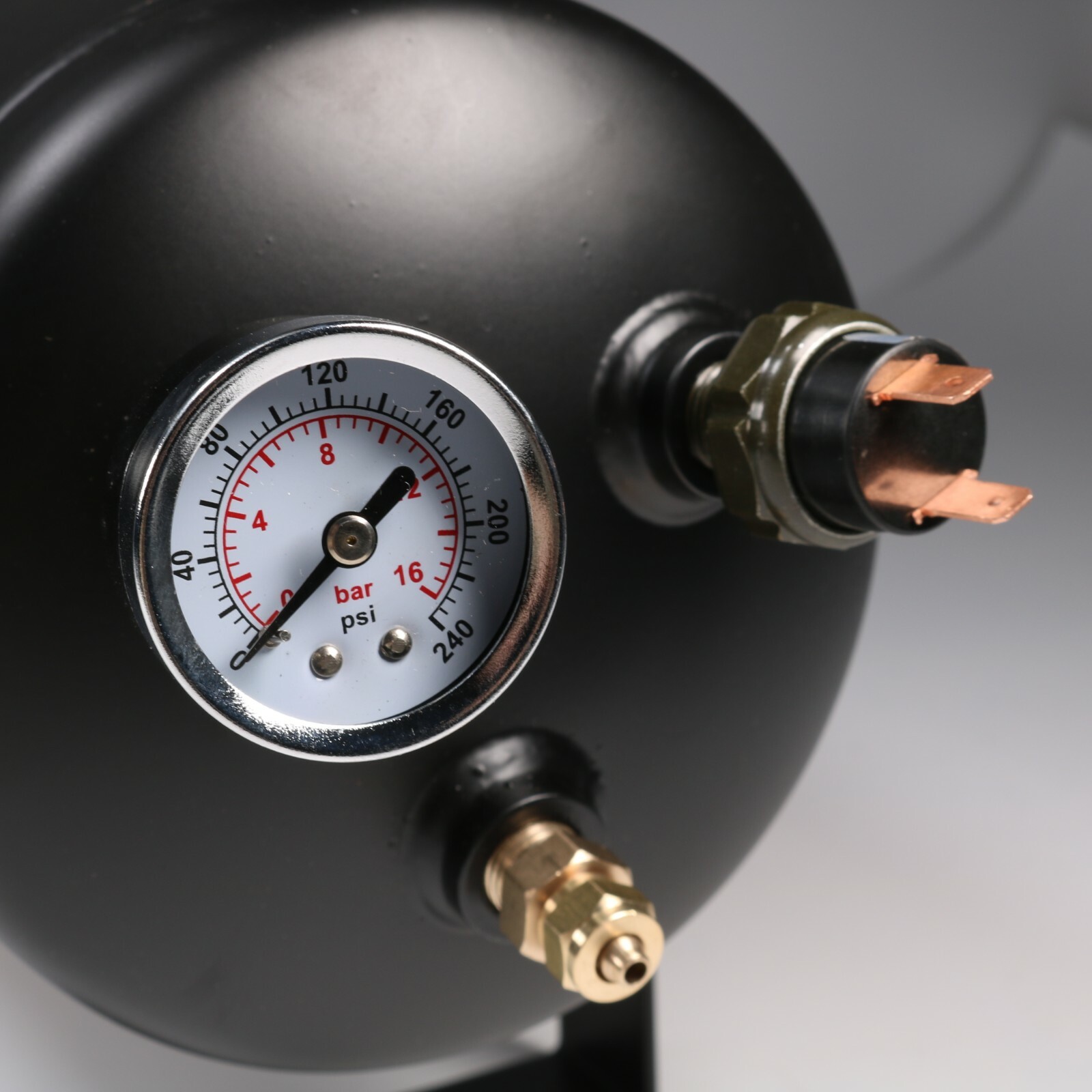 Train Horn Kit 4 Trumpets Semi Loud System 1.5G Air Tank 150PSI For Truck Car