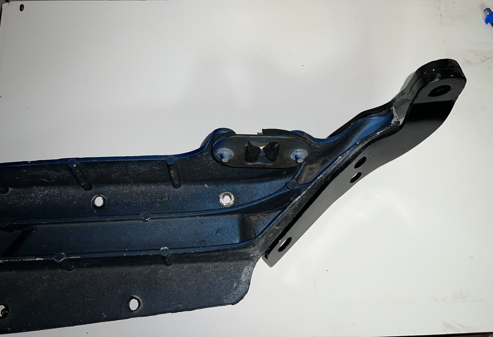 Freightliner Cascadia Hood Hinge Replacement for 17-15346-002 (Comes As Pair)