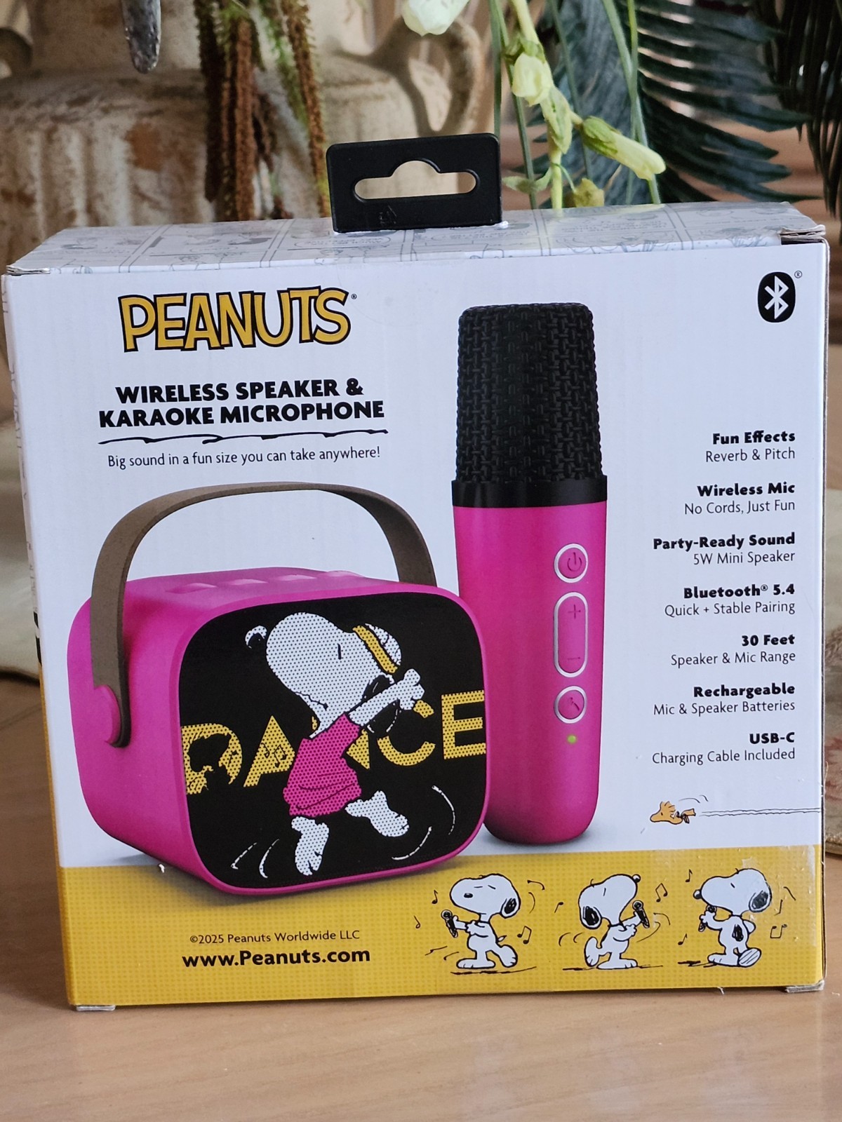 PEANUTS SNOOPY WIRELESS SPEAKER & KARAOKE MICROPHONE DANCE PINK VERSION NEW