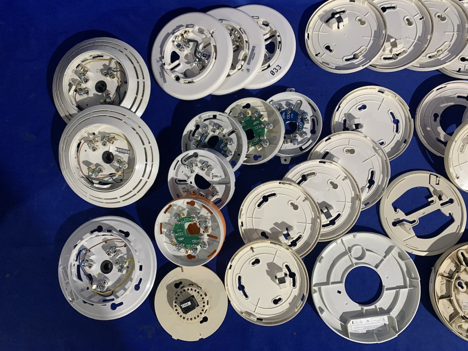 Lot of 100+ EST Edwards ADT SIGA-COS SIGA-PCD etc. Smoke Detectors Base etc READ