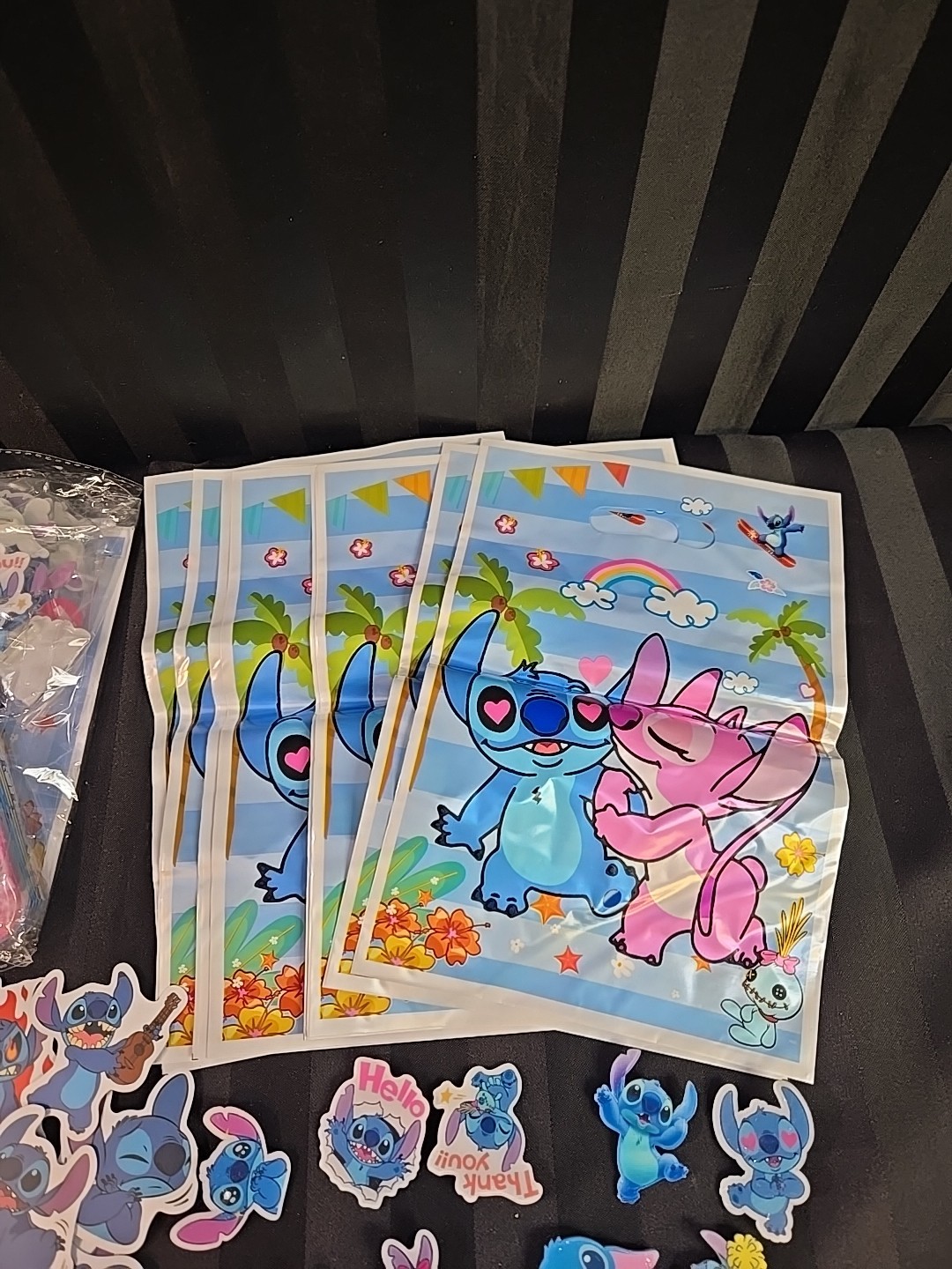 192pc Lilo Stitch & Scrump Gift Bag Party Set Pins Stickers & Slap Bracelets