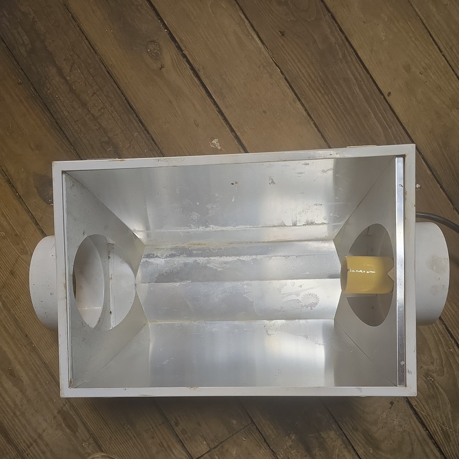 Hydrofarm 6" Vented Grow Light Reflector HPS MH DA6AC Used without lens