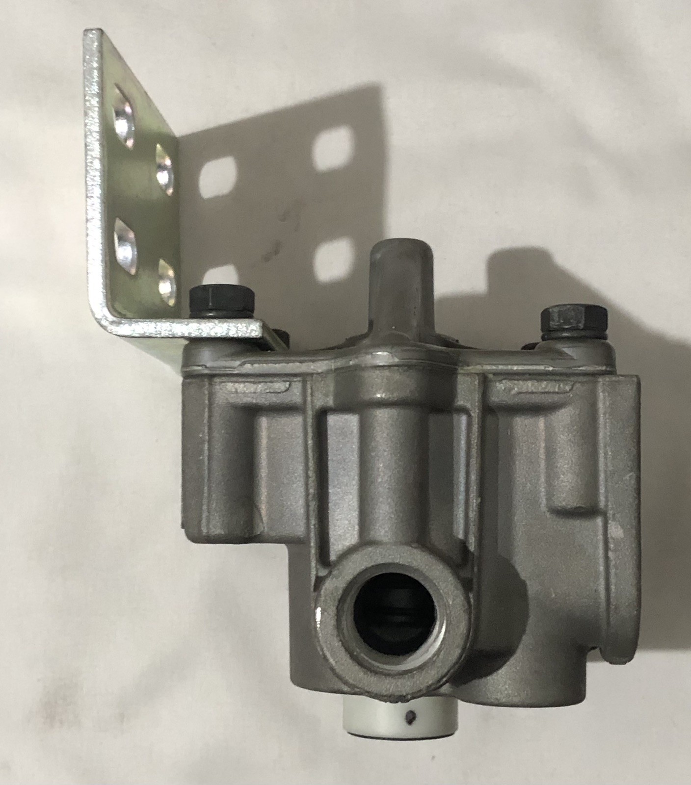 Bendix 109424 Air Brake Relay Valve R-12P Pilot Trailer Genuine OEM New 0 PSI