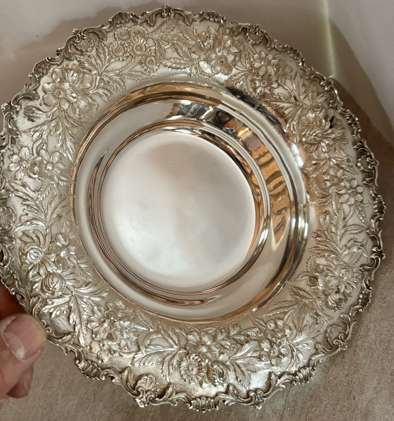 REPOUSSE PATTERN S KIRK & SON CO. HAND CHASED STERLING DEEP ROUND BOWL 11.2 OZT