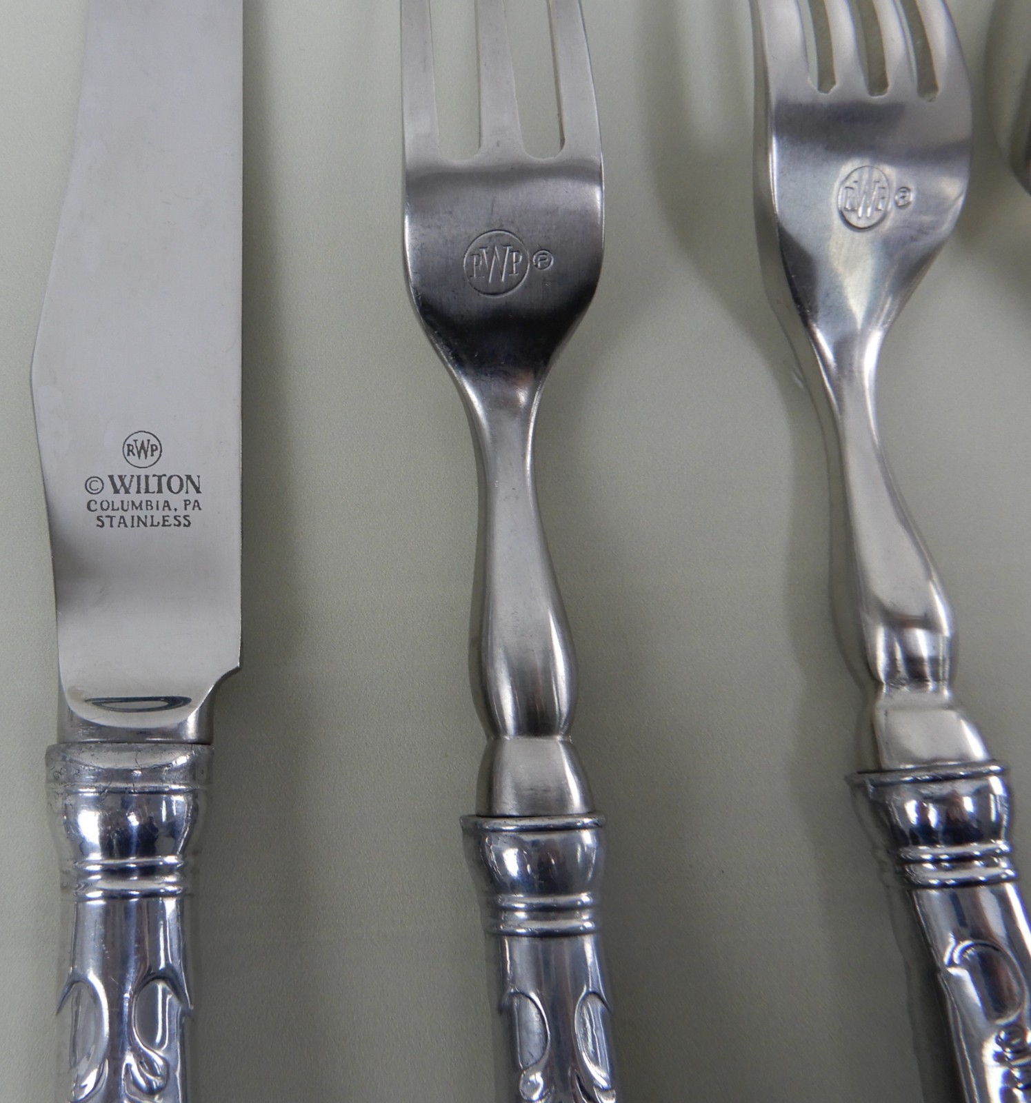 Wilton Armetale RWP Bishop White Pewter Stainless Steel 5 Piece Flatware Set