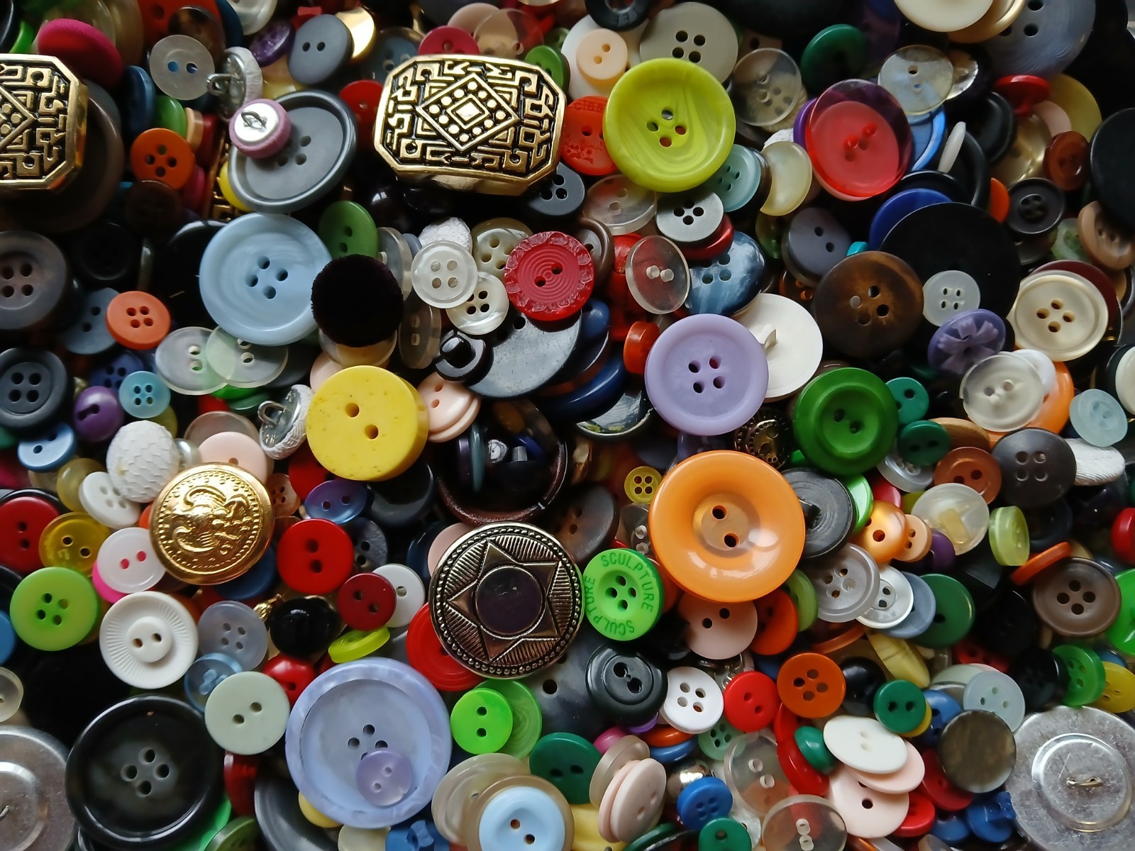 1000, 500, or 200 Sewing Buttons: Assorted Mix of New and Vintage
