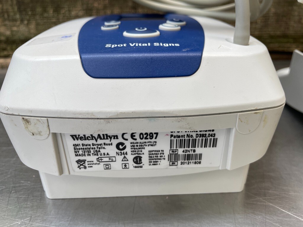 Welch Allyn 420 Spot Vital Signs Monitor 42NTB W/ Battery Temp Power Cuff