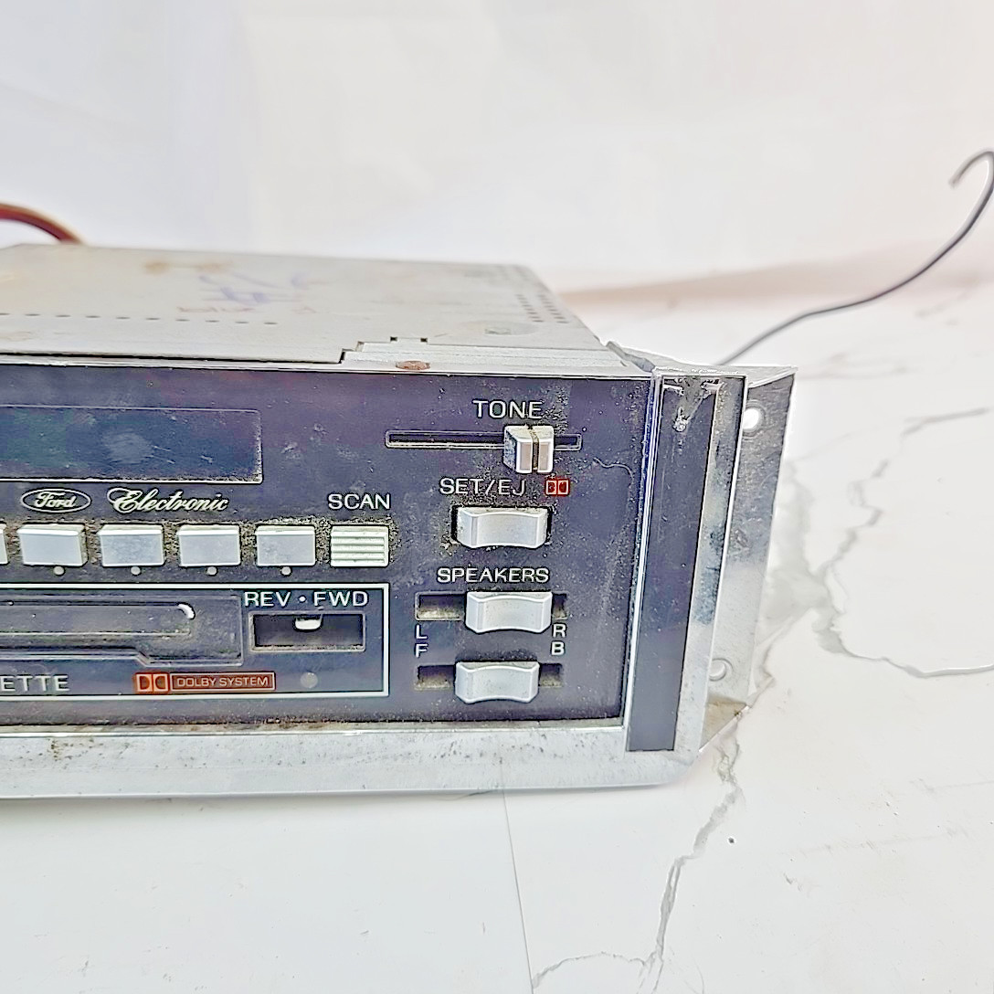 1980-1983 Lincoln Premium Sound System OEM AM FM Radio Cassette Player For Parts