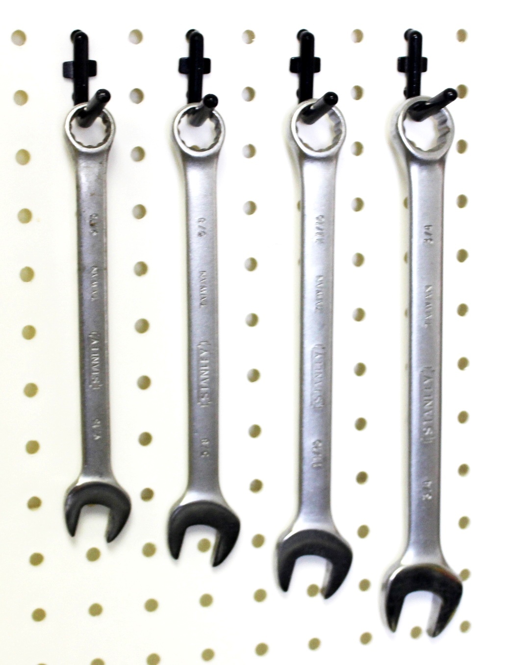 100 Black L Peg Hooks - Lock to Pegboard - Tool Storage - Garage Wall organizer