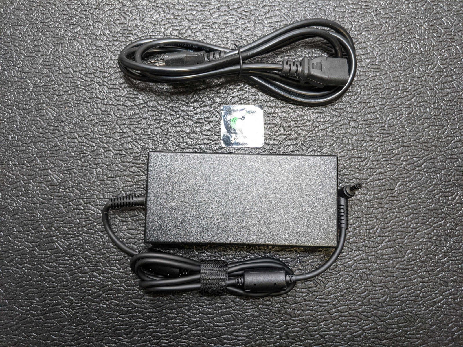 NEW Chicony AC Adapter A17-230P1A 19.5V DC 11.8A 230W MSI Clevo Gigabyte 5.5mm