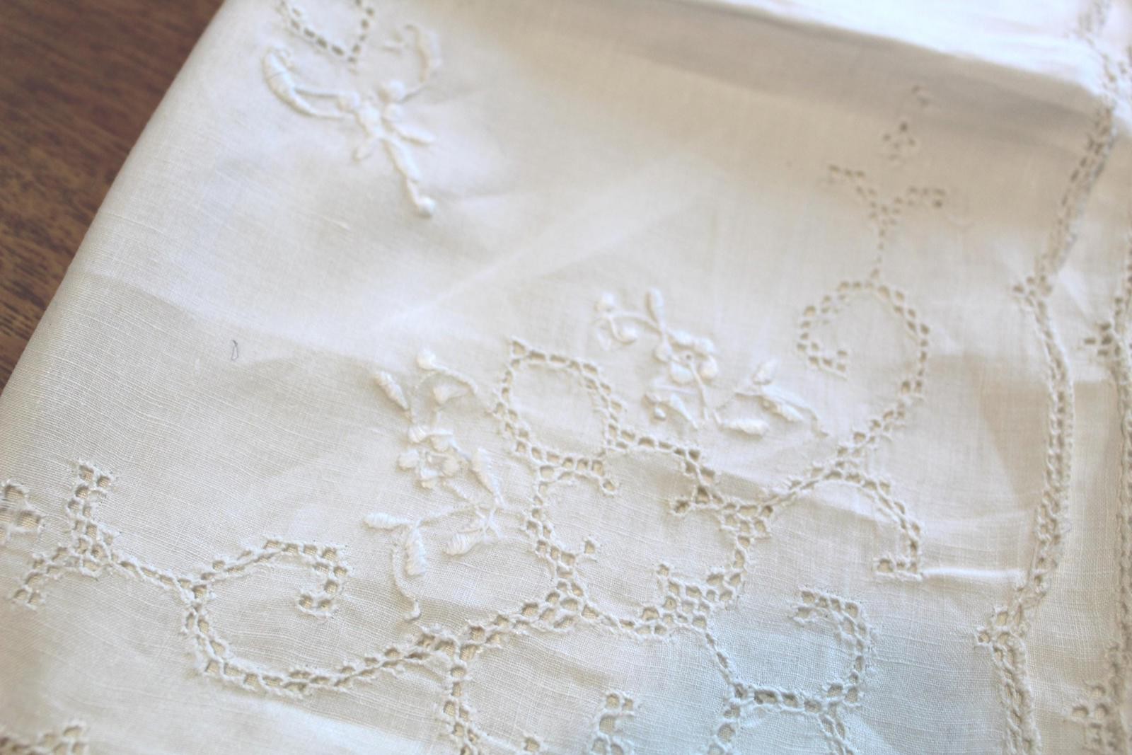 Irish Linen Tablecloth Drawnwork Embroidery