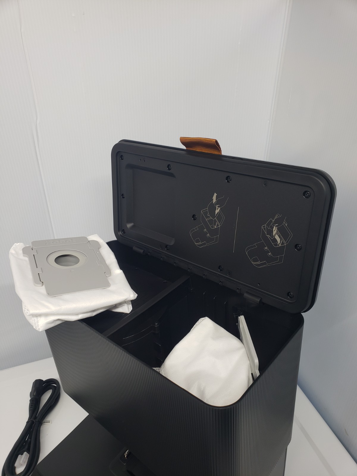 iRobot Roomba Clean Base Automatic Dirt Disposal Charger j5+ j6+ j7+ j8+