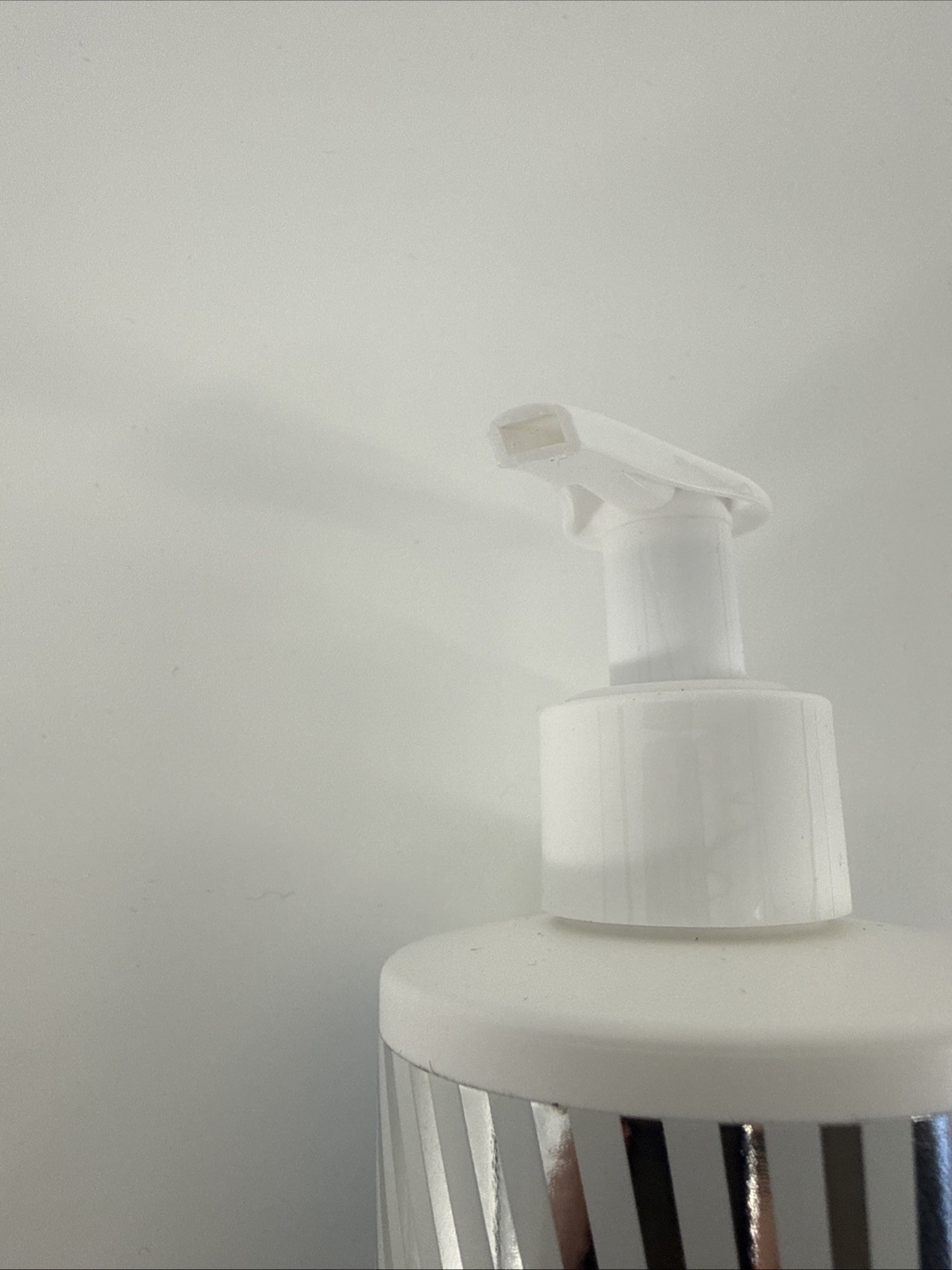 First Aid Beauty - Ultra Repair Body Lotion Colloidal Oatmeal NEW 10 oz Exp 3/26