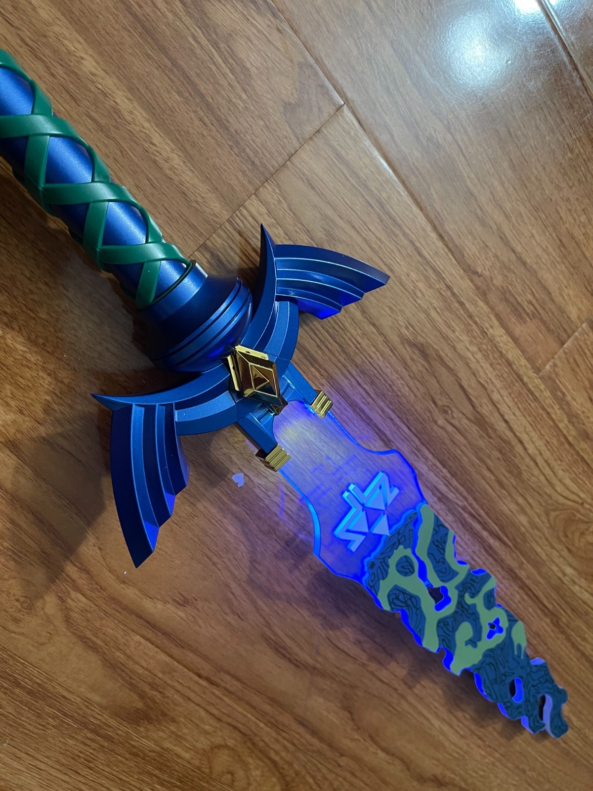 Zelda master Sword, 27 Inches Rechargeable Pre-Assembled Plastic Light Up
